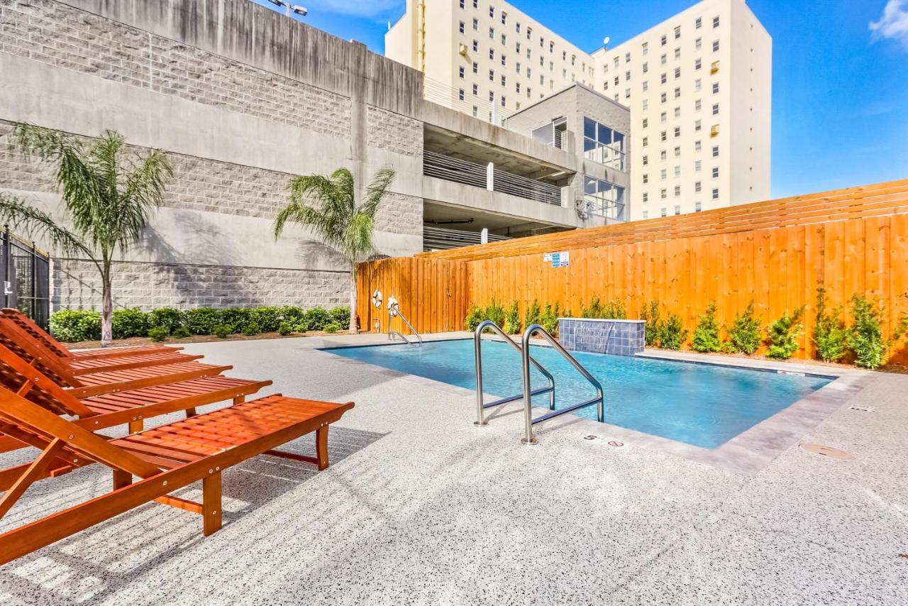 Апартаменти Hosteeva Chic Urban Retreat W Pool Steps To St Charles Ave And Near Bourbon St Новий Орлеан Екстер'єр фото